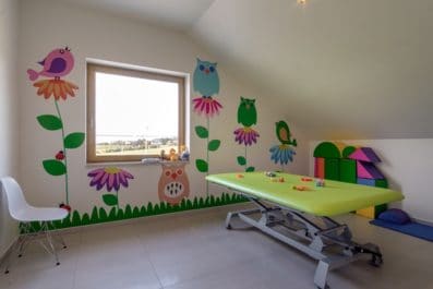 pokój przeznaczony do rehabilitacji dzieci